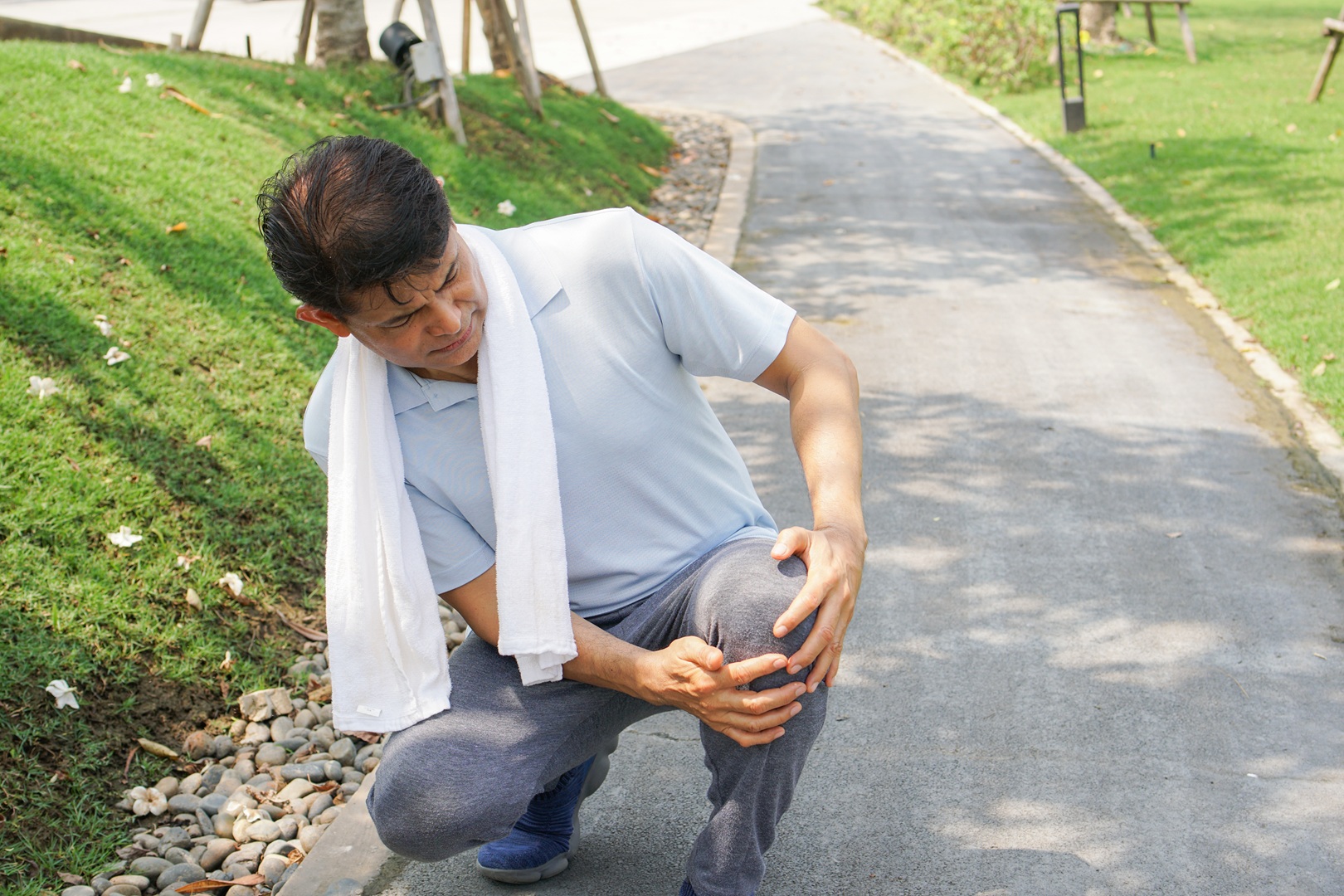 asian-man-fall-down-getting-knee-hurt-exercise-morning