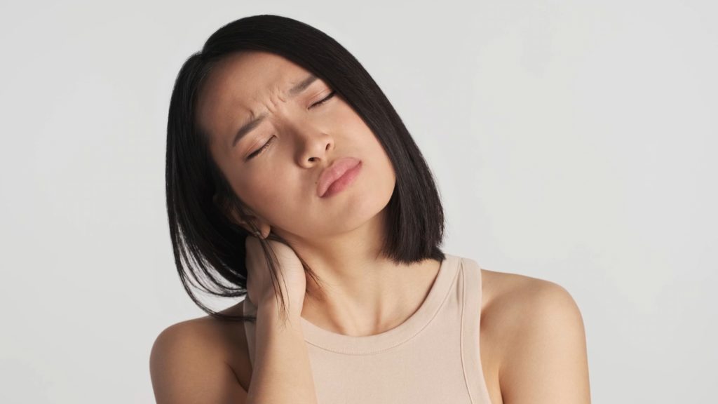 肩頸部舒服的女性