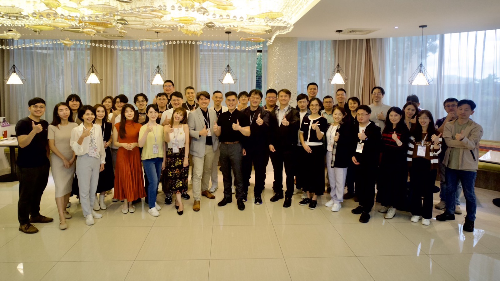 2026 年 10 月 25 日功能醫學實戰班課程結束前,三十多位學員與講者在教室前方合影